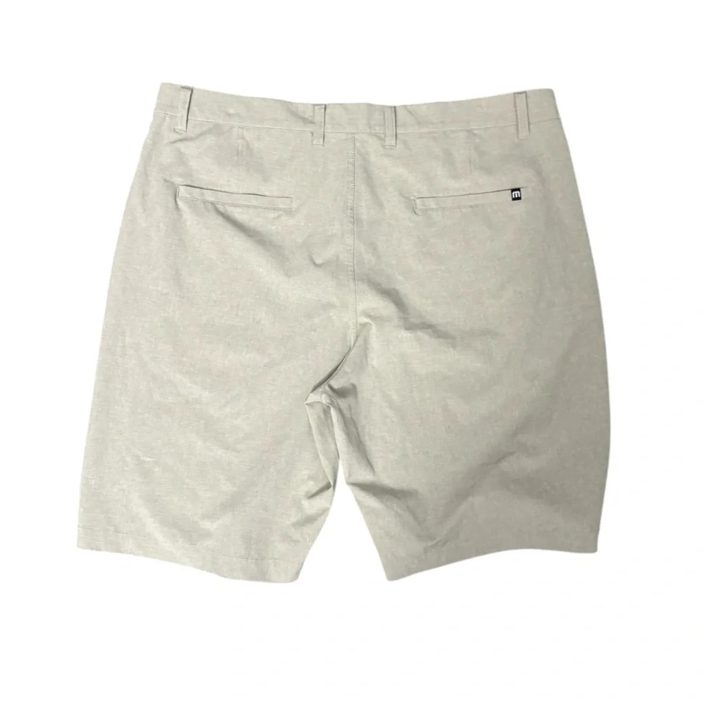 Men's Travis Mathew Beige Chino Golf Shorts Size 38